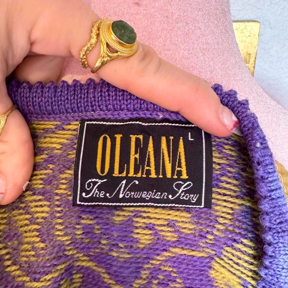 Oleana Vintage Cardigan Style Sweater - Picture 6 of 6